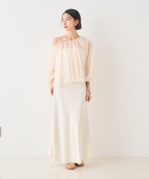 EMMA ROUGE VIF(エマルージュヴィフ)の「【一部店舗限定】3wayオフショルチュールブラウス(シャツ/ブラウス・レディース・アイボリー/チャコールグレー・フリー)」の10枚目の写真