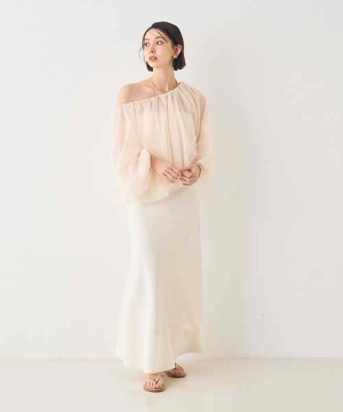 EMMA ROUGE VIF(エマルージュヴィフ)の「【一部店舗限定】3wayオフショルチュールブラウス(シャツ/ブラウス・レディース・アイボリー/チャコールグレー・フリー)」の11枚目の写真