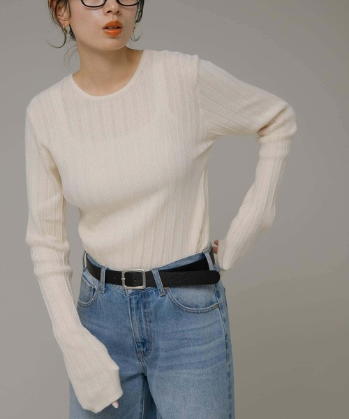 URBAN RESEARCH Sonny Label(アーバンリサーチサニーレーベル)の「レース柄編みクルーネックニット(ニット/セーター・レディース・イエロー/チャコールグレー/オフホワイト・FREE)」の5枚目の写真