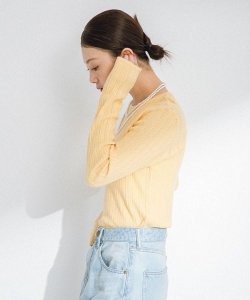URBAN RESEARCH Sonny Label(アーバンリサーチサニーレーベル)の「レース柄編みクルーネックニット(ニット/セーター・レディース・イエロー/チャコールグレー/オフホワイト・FREE)」の17枚目の写真