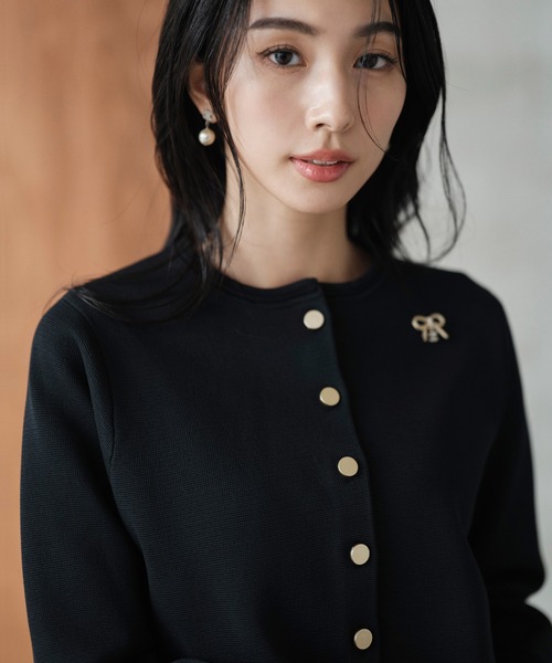 RUIRUE BOUTIQUE(ルイルエブティック)の「洗える ストレッチ | 選べるデザイン スポンディッシュ ボックス カーディガン ショート丈・メタル釦 | レディース 体型カバー 長袖 オフィスカジュアル 無地 ニット トップス(カーディガン/ボレロ・レディース・ネイビー/ベージュ/ブラック・M/L)」の4枚目の写真