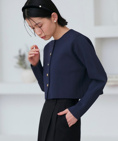 RUIRUE BOUTIQUE(ルイルエブティック)の「洗える ストレッチ | 選べるデザイン スポンディッシュ ボックス カーディガン ショート丈・メタル釦 | レディース 体型カバー 長袖 オフィスカジュアル 無地 ニット トップス(カーディガン/ボレロ・レディース・ネイビー/ベージュ/ブラック・M/L)」の7枚目の写真