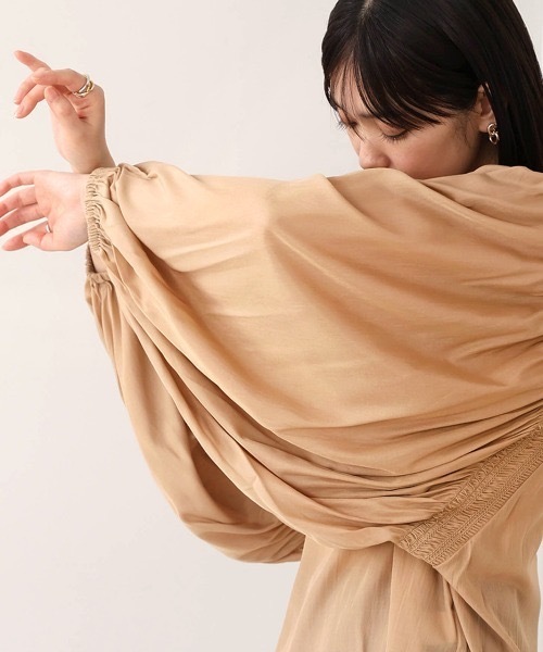 Bou Jeloud(ブージュルード)の「キュプラ混ギャザースリーブブラウス(シャツ/ブラウス・レディース・ブラック/キャメル・FREE)」の17枚目の写真