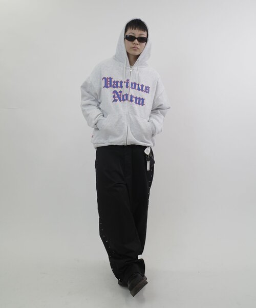 WHO'S WHO gallery（フーズフーギャラリー）の「【UNISEX/ユニセックス】Variousロゴジップパーカー（パーカー・レディース・ライトグレー/ネイビー/ブラック・MEDIUM/LARGE）」の7枚目の写真