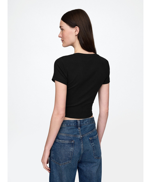 GAP(ギャップ)の「モダン クロップドTシャツ(Tシャツ/カットソー・レディース・オフホワイト/ブラック・XXS/XL/L/M/S/XS)」の6枚目の写真