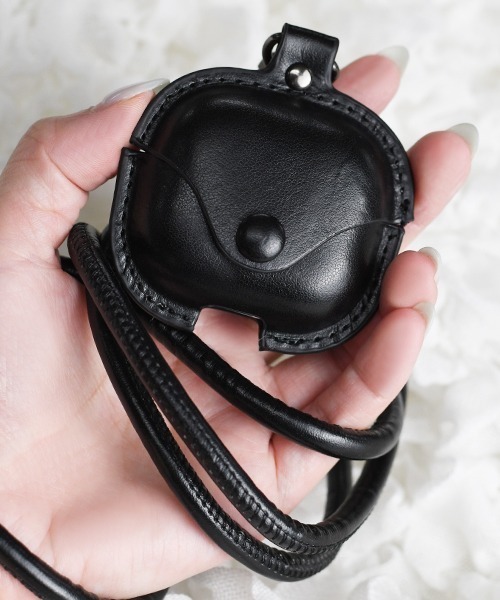 Fun & Daily（ファンアンドデイリー）の「Neck & Shoulder Strap AirPods 4 Case / エアポッズ 4　ケース（ヘッドフォン/イヤホン・レディース・ブラック/ライトブラウン・FREE）」の9枚目の写真