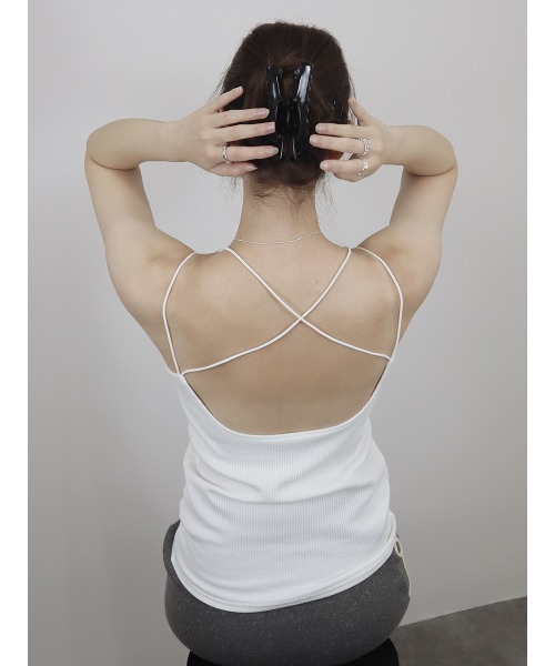 Reurie'（レウリィ）の「バッククロスキャミソール / カップ付き ノースリーブ インナー シンプル 重ね着 レイヤード ラメ（キャミソール・レディース・グレー/ブラック系その他/ブラック/ホワイト・FREE）」の17枚目の写真