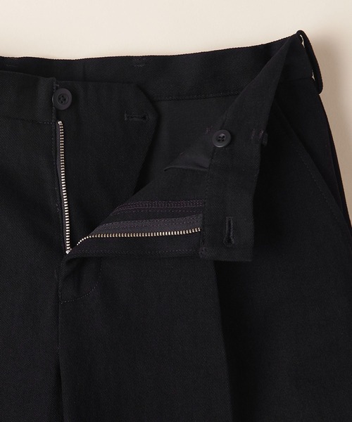 UNITED ARROWS（ユナイテッドアローズ）の「【マルチサイズ】1プリーツ カラー ワイドデニムパンツ（デニムパンツ・メンズ・ネイビー/ホワイト/モカ/オリーブ/ダークグレー/ブラック・マルチサイズ）」の17枚目の写真