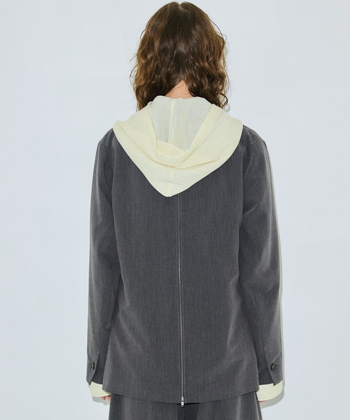 PUBLIC TOKYO（パブリックトウキョウ）の「バックタックスムージージャケット（テーラードジャケット・レディース・ダークグレー/ブラウン/ライトグレー・1/2）」の6枚目の写真