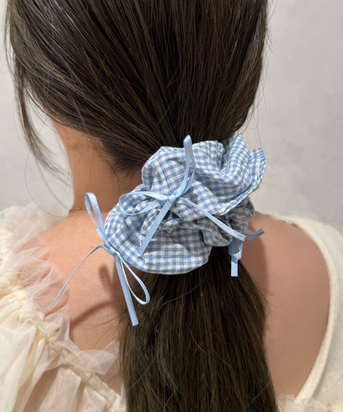 kutir（クティール）の「kutirlune／ギンガムチェック×リボン　シュシュ（シュシュ・レディース・ライトブルー/ピンク・FREE）」の2枚目の写真