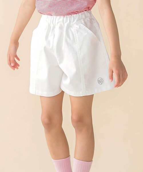 BeBe Petits Pois Vert（ベベプチポワヴェール）の「センター切り替えワンポイント刺しゅうデニムキュロットパンツ(95~160cm)（デニムパンツ・キッズ・ネイビー/ホワイト・160cm/110cm/120cm/140cm/130cm/100cm/150cm/95cm）」の2枚目の写真