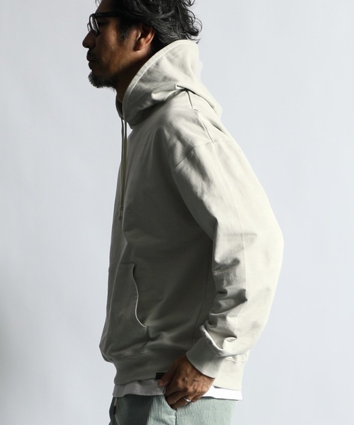 The DUFFER of ST.GEORGE（ザダファーオブセントジョージ）の「NUANCE COLOR SWEAT PO PARKA：ミニ裏毛 ニュアンスカラー プルオーバー パーカー（パーカー・メンズ・ライトイエロー/ライトピンク/ブラック/ライトグレー・MEDIUM/LARGE/X-LARGE）」の13枚目の写真