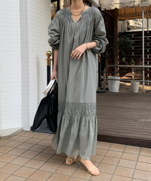 DouDou(ドゥドゥ)の「スモッキングワンピース(ワンピース・レディース・ブラック/グリーン・FREE)」の2枚目の写真