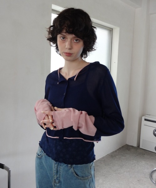 idem（イデム）の「bicolor sheer knit cardigan／バイカラーシアーカーディガン（カーディガン/ボレロ・レディース・ナチュラル/ネイビー・FREE）」の2枚目の写真