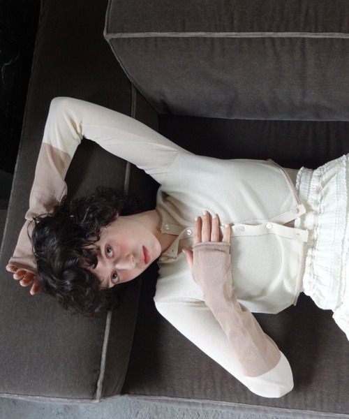 idem（イデム）の「bicolor sheer knit cardigan／バイカラーシアーカーディガン（カーディガン/ボレロ・レディース・ナチュラル/ネイビー・FREE）」の3枚目の写真