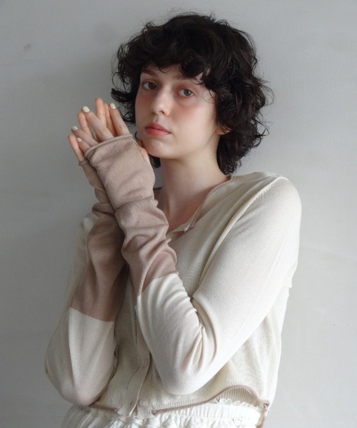 idem（イデム）の「bicolor sheer knit cardigan／バイカラーシアーカーディガン（カーディガン/ボレロ・レディース・ナチュラル/ネイビー・FREE）」の12枚目の写真