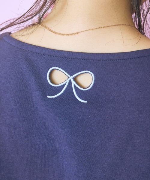 marun（マルン）の「＜大きいサイズ＞袖フレアバックリボン刺しゅうTシャツ marun（Tシャツ/カットソー・レディース・ホワイト/ネイビー/ブラック/モカ・L/5L/4L/3L/LL）」の9枚目の写真