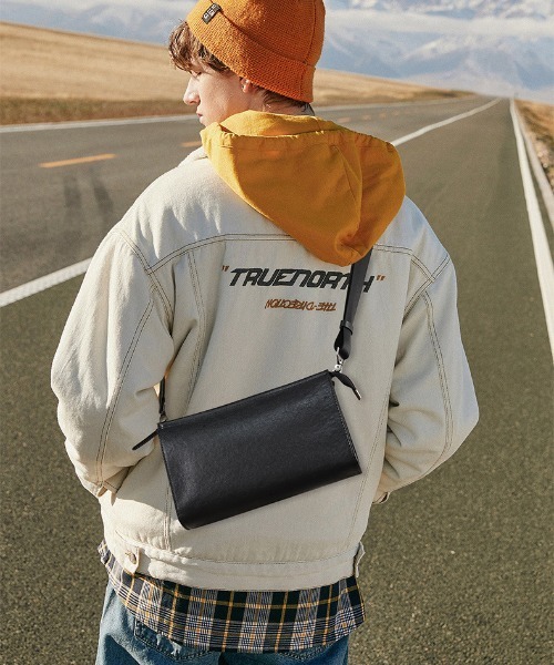 NiiNa（ニーナ）の「【 NiiNa homme / ニーナオム 】高品質牛革 2wayショルダー クラッチ ミニバッグ（クラッチバッグ・メンズ・ブラック・FREE）」の5枚目の写真