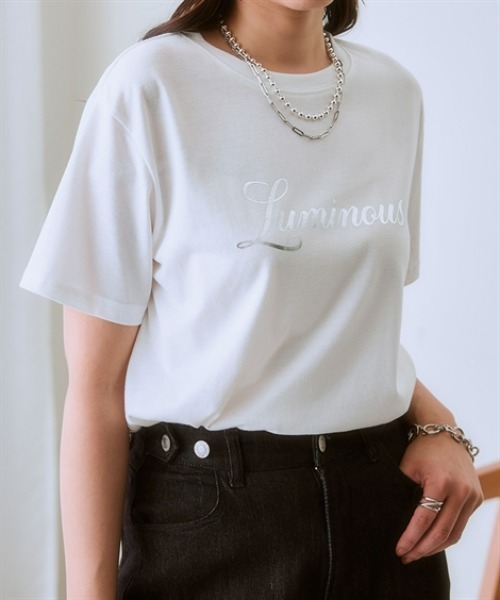 nissen（ニッセン）の「綿１００％箔プリントロゴＴシャツ(接触冷感)（Tシャツ/カットソー・レディース・チャコール/オフホワイト・LL/S/M/L）」の3枚目の写真