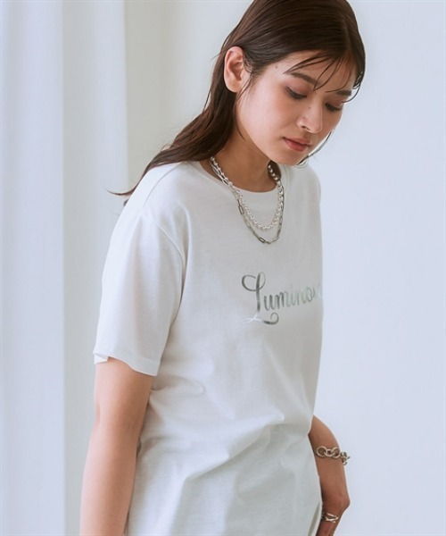 nissen（ニッセン）の「綿１００％箔プリントロゴＴシャツ(接触冷感)（Tシャツ/カットソー・レディース・チャコール/オフホワイト・LL/S/M/L）」の4枚目の写真