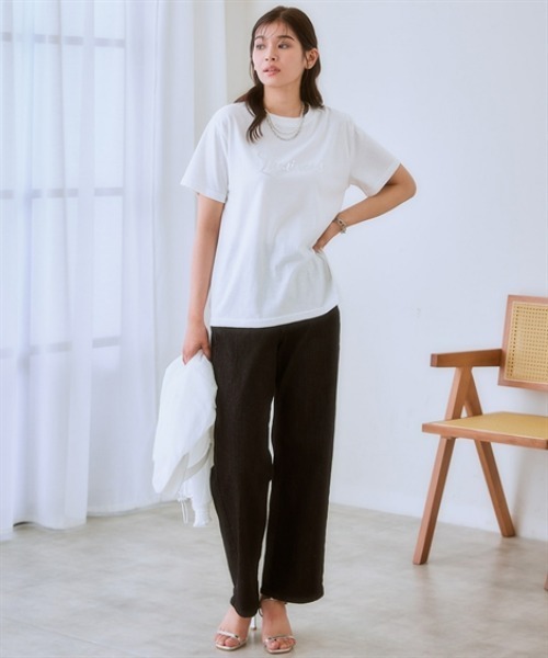 nissen（ニッセン）の「綿１００％箔プリントロゴＴシャツ(接触冷感)（Tシャツ/カットソー・レディース・チャコール/オフホワイト・LL/S/M/L）」の5枚目の写真