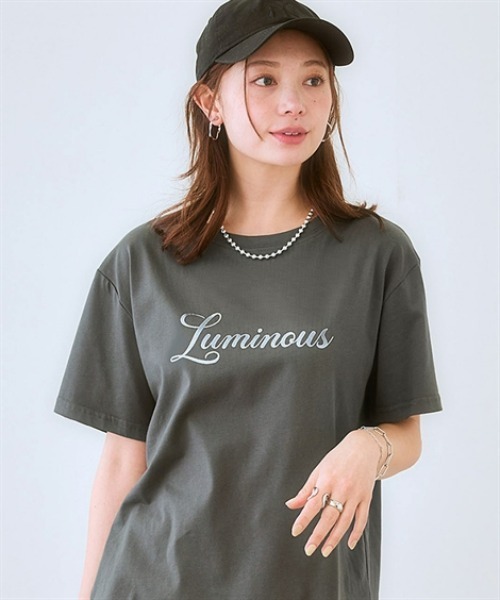 nissen（ニッセン）の「綿１００％箔プリントロゴＴシャツ(接触冷感)（Tシャツ/カットソー・レディース・チャコール/オフホワイト・LL/S/M/L）」の7枚目の写真