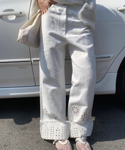 Sibra（シブラ）の「フラワーカットワークワイドパンツ（その他パンツ・レディース・ホワイト・M）」の7枚目の写真