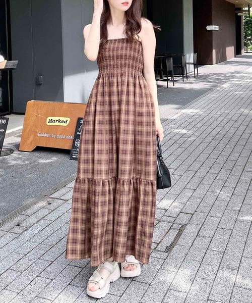 INGNI(イング)の「ホルターネックチェック柄シャーリングワンピース/A(ワンピース・レディース・ブラック系/ブラウン系その他2/ネイビー系2・M)」の1枚目の写真