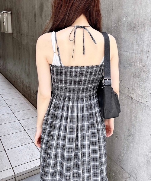 INGNI(イング)の「ホルターネックチェック柄シャーリングワンピース/A(ワンピース・レディース・ブラック系/ブラウン系その他2/ネイビー系2・M)」の9枚目の写真