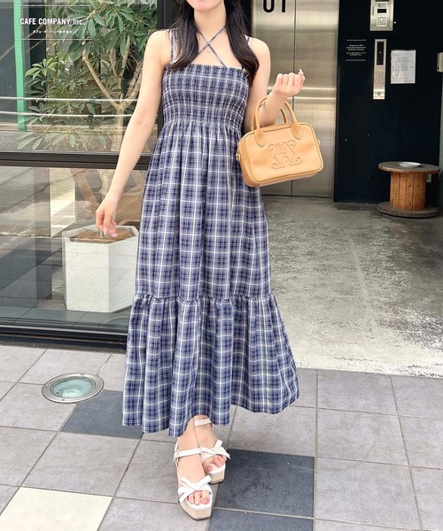 INGNI(イング)の「ホルターネックチェック柄シャーリングワンピース/A(ワンピース・レディース・ブラック系/ブラウン系その他2/ネイビー系2・M)」の15枚目の写真