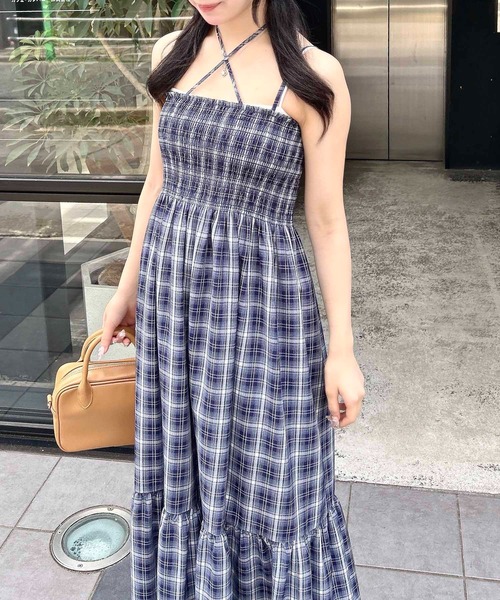 INGNI(イング)の「ホルターネックチェック柄シャーリングワンピース/A(ワンピース・レディース・ブラック系/ブラウン系その他2/ネイビー系2・M)」の19枚目の写真