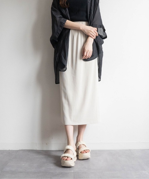 Fabby fabby（ファビィーファビィー）の「サテンシャーリング2ベルト厚底サンダル（サンダル・レディース・ブラック/オフホワイト・MEDIUM/LARGE/SMALL）」の22枚目の写真