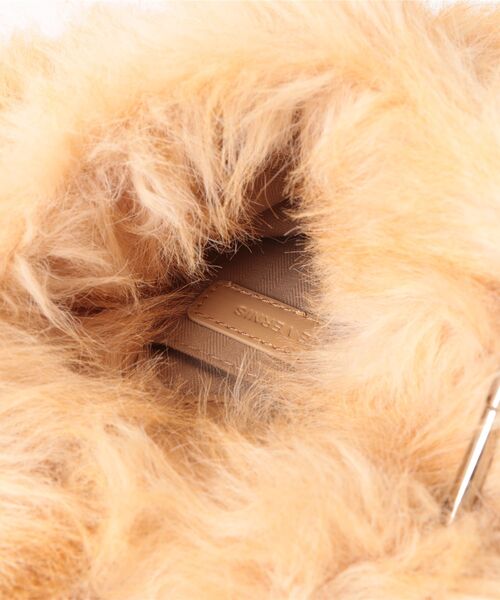 LE VERNIS(ル・ベルニ)の「LE VERNIS/ル・ベルニ POIRE FLUFFY BAG(ハンドバッグ・レディース・ベージュ/チャコールグレー・ONE SIZE)」の5枚目の写真