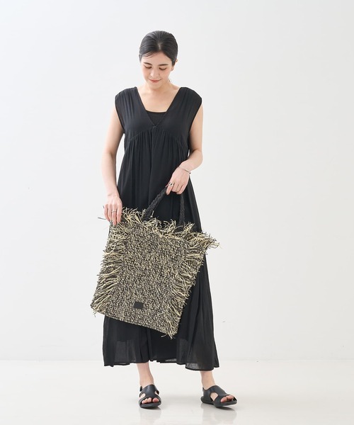 collex(コレックス)の「【Swaraj /スワラージ】手編み ラフィア フリンジ トートバッグ(かごバッグ・レディース・ブラック系その他/アイボリー・フリー)」の4枚目の写真