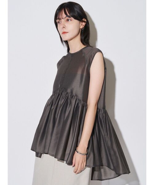 ELENDEEK（エレンディーク）の「シアーペプラムブラウス（シャツ/ブラウス・レディース・オフホワイト/チャコールグレー/マスタード・FREE）」の20枚目の写真