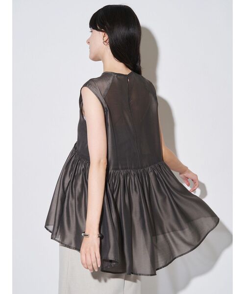 ELENDEEK（エレンディーク）の「シアーペプラムブラウス（シャツ/ブラウス・レディース・マスタード/オフホワイト/チャコールグレー・FREE）」の17枚目の写真