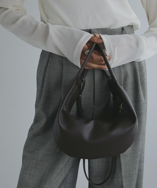 MANOF(マノフ)の「HANDLE MOON BAG(ハンドバッグ・レディース・ブラウン/ブラック・FREE)」の10枚目の写真