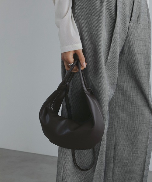 MANOF(マノフ)の「HANDLE MOON BAG(ハンドバッグ・レディース・ブラウン/ブラック・FREE)」の9枚目の写真