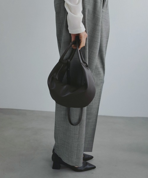 MANOF(マノフ)の「HANDLE MOON BAG(ハンドバッグ・レディース・ブラウン/ブラック・FREE)」の8枚目の写真