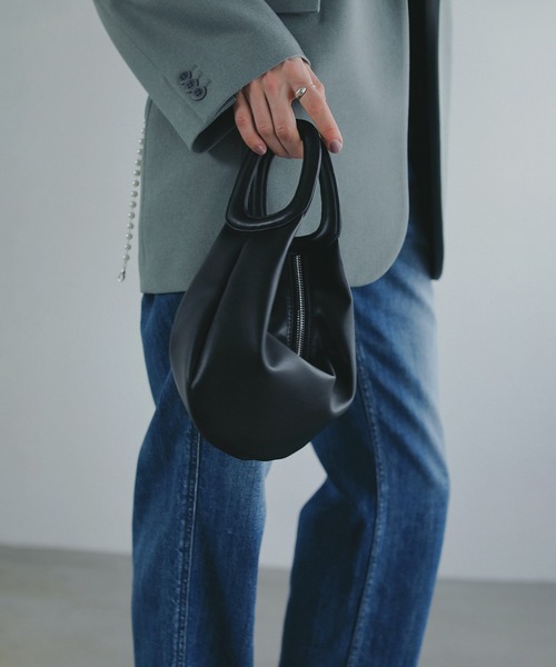 MANOF(マノフ)の「HANDLE MOON BAG(ハンドバッグ・レディース・ブラウン/ブラック・FREE)」の4枚目の写真