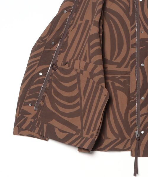 marimekko（マリメッコ）の「Musteet Jokuraita / coat（ナイロンジャケット・レディース・モカ・X-SMALL/SMALL/MEDIUM）」の7枚目の写真