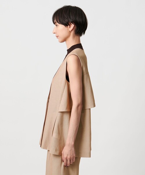 UNITED ARROWS（ユナイテッドアローズ）の「シアー バックフレア ベスト ‐ウォッシャブル‐（ベスト・レディース・ダークブラウン/ベージュ/ネイビー・38/36）」の16枚目の写真
