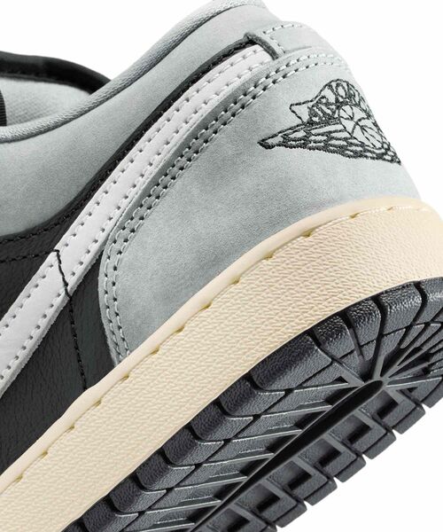 ナイキエアジョーダン　29cm JORDAN BRAND WMNS AIR JORDAN 1 LOW SE METALLIC ZINC/METALLIC