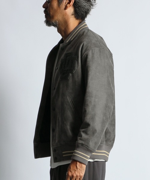 The DUFFER of ST.GEORGE（ザダファーオブセントジョージ）の「【WEB限定アイテム】FAKE SUEDE VARSITY JACKET：フェイクスウェード バーシティジャケット スタジャン（スタジャン・メンズ・グレー・X-LARGE/LARGE/MEDIUM/SMALL）」の7枚目の写真