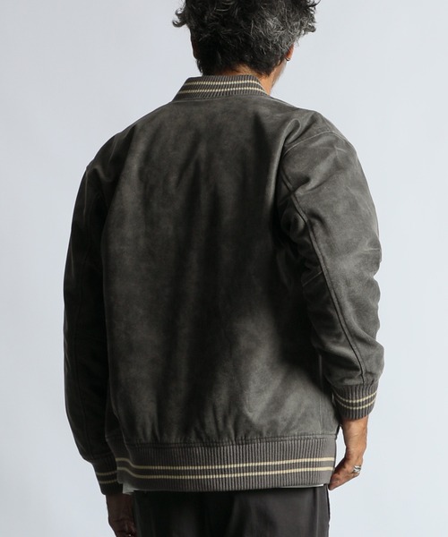 The DUFFER of ST.GEORGE（ザダファーオブセントジョージ）の「【WEB限定アイテム】FAKE SUEDE VARSITY JACKET：フェイクスウェード バーシティジャケット スタジャン（スタジャン・メンズ・グレー・X-LARGE/LARGE/MEDIUM/SMALL）」の8枚目の写真