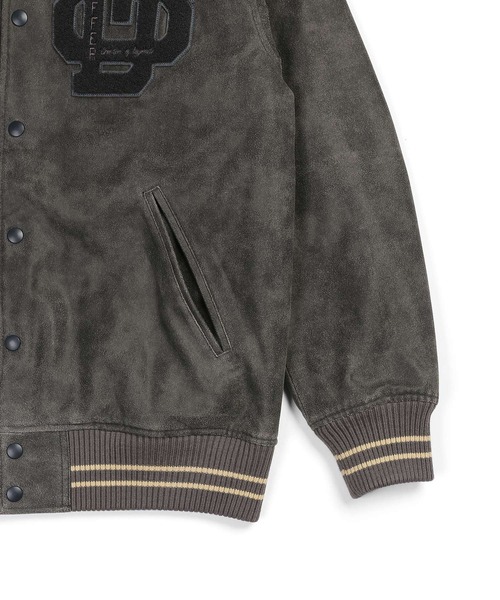 The DUFFER of ST.GEORGE（ザダファーオブセントジョージ）の「【WEB限定アイテム】FAKE SUEDE VARSITY JACKET：フェイクスウェード バーシティジャケット スタジャン（スタジャン・メンズ・グレー・X-LARGE/LARGE/MEDIUM/SMALL）」の4枚目の写真