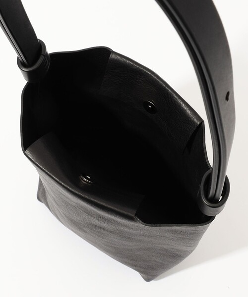 TOMORROWLAND （トゥモローランド）の「ARRHE STUDIO レザーショルダーバッグ（ショルダーバッグ・レディース・ダークブラウン/ブラック・FREE）」の11枚目の写真