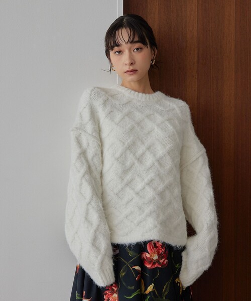 EMMEL REFINES(エメルリファインズ)の「<EMMEL REFINES>EM バックリボン ケーブルニット プルオーバー(ニット/セーター・レディース・ライラック/イエロー/ホワイト・FREE)」の5枚目の写真