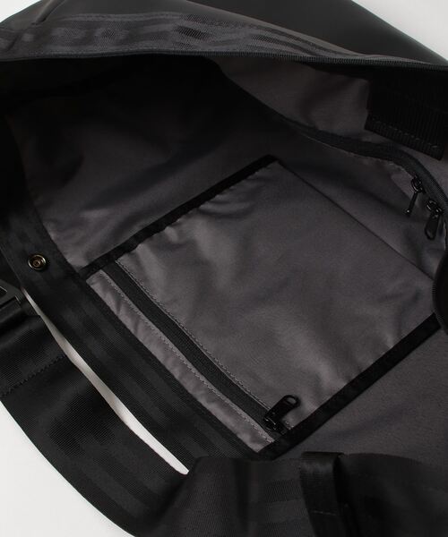 ［ CHROME / クローム ］NEWSPAPER MESSENGER MABK_MATTE BLACK / ニュースペーパー メッセンジャー バッグ マット ブラック 耐水 26L ビッグショルダーバッグ