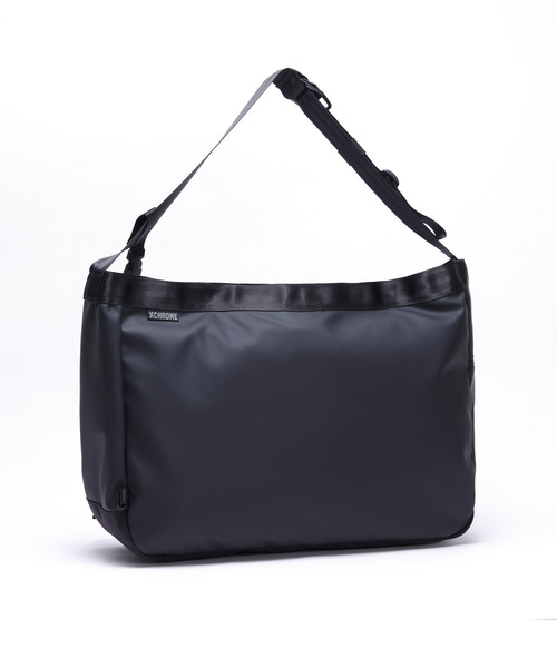 ［ CHROME / クローム ］NEWSPAPER MESSENGER MABK_MATTE BLACK / ニュースペーパー メッセンジャー バッグ マット ブラック 耐水 26L ビッグショルダーバッグ